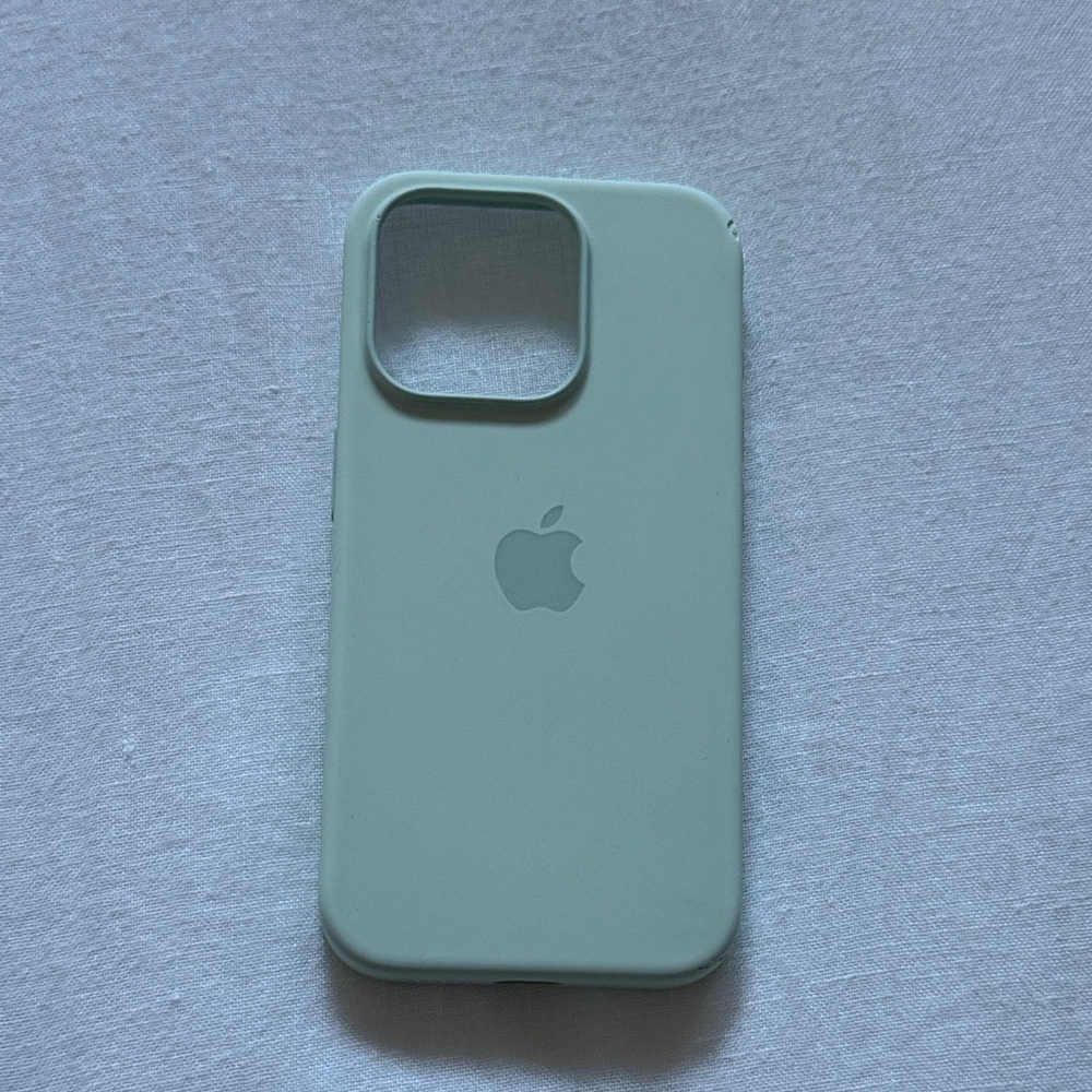 Apple I Phone 15 pro Mint Green Silicone Phone Case